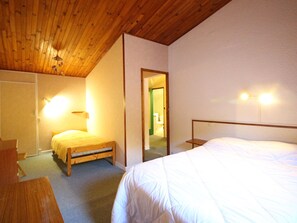 2 bedrooms, free WiFi - Beautiful 90m² apartment with WIFI and parking, near the center (Mont-Dore)