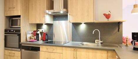 Fridge, microwave, oven, stovetop