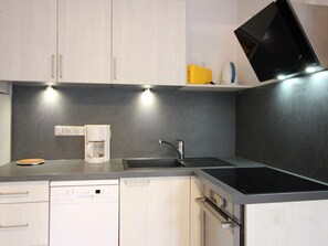 Fridge, microwave, oven, stovetop - 50m² Apartment, central, 4 pers., pets allowed, WiFi (Mont-Dore)