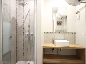 Hair dryer - Comfortable F2 with wifi and private parking, near spas (Mont-Dore)