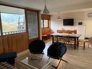 Dining - Comfortable F2 bis with balcony at the foot of the slopes and parking, Mont-Dore (Mont-Dore)