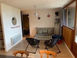TV - Comfortable F2 bis with balcony at the foot of the slopes and parking, Mont-Dore (Mont-Dore)