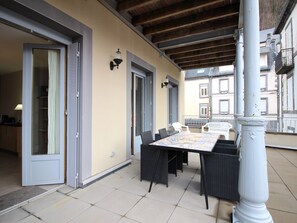 Outdoor dining - Nice 2-bedroom in Mont-Dore with terrace, parking and wifi (Mont-Dore)
