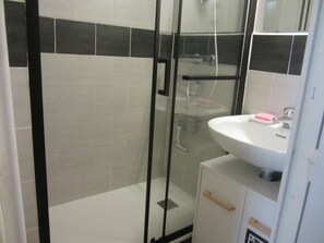 Bathroom - Studio for 4 at Contamines with terrace and parking (Les Contamines-Montjoie)