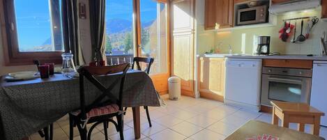 Fridge, microwave, dishwasher, coffee/tea maker