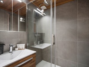 Bathroom - Ski-in/Ski-out Apartment in Val Thorens with WIFI (Val Thorens)