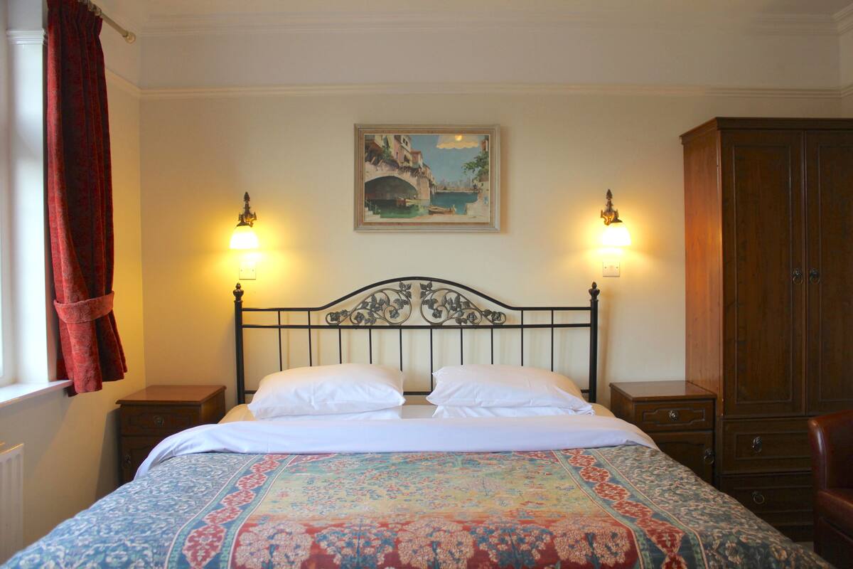 Deluxe Double Room, 1 Katil Raja (King) | Seterika/papan seterika, Wi-fi percuma, cadar katil 