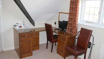 Phòng đôi, 1 giường đôi | Bàn ủi/dụng cụ ủi quần áo, truy cập Internet không dây miễn phí