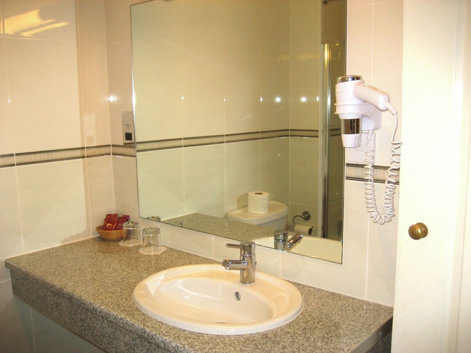 Værelse med 2 enkeltsenge - 2 enkeltsenge | Badeværelse