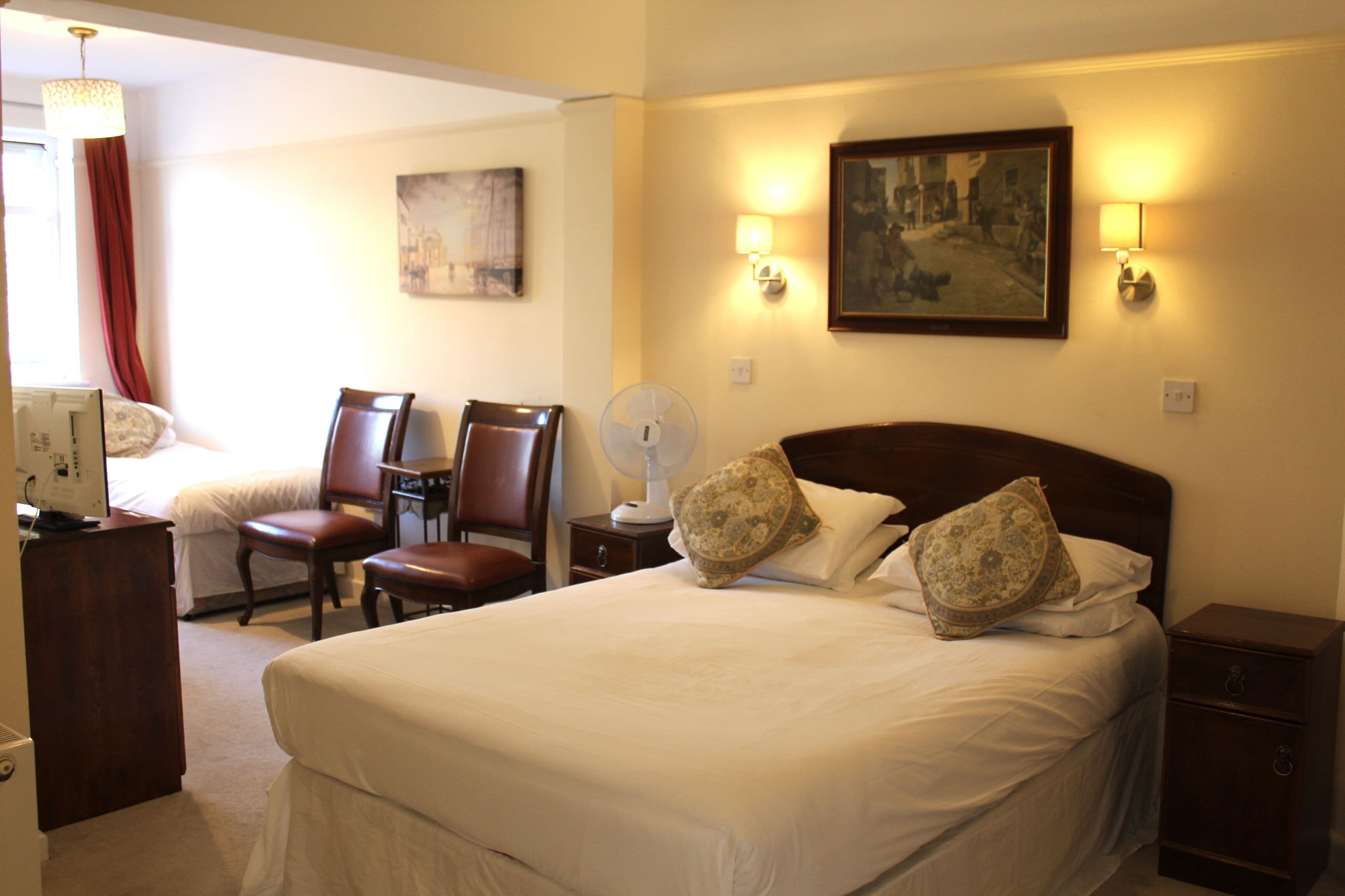 Family Quadruple Room | Iron/ironing board, free WiFi, bed sheets