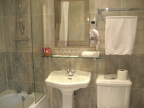 Chambre Triple Familiale | Salle de bain