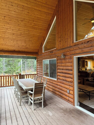 Secluded 3 bed house in Kila with flowing creek, hot tub, with plenty of parking