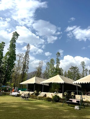 Habitació doble Deluxe, vistes al jardí | Àrea exterior de l'allotjament