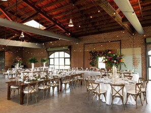 Banquet hall - Urban Studio w/ Free Parking & Walkable Location (St. Petersburg)