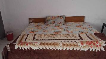 Rollaway beds, free WiFi, bed sheets