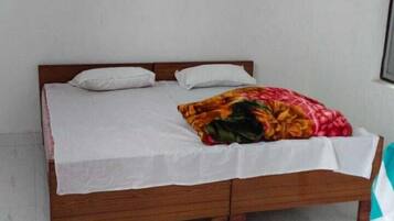 Rollaway beds, free WiFi, bed sheets