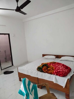 Deluxe Room | Rollaway beds, free WiFi, bed sheets