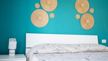 Schreibtisch, WLAN, Bettwäsche