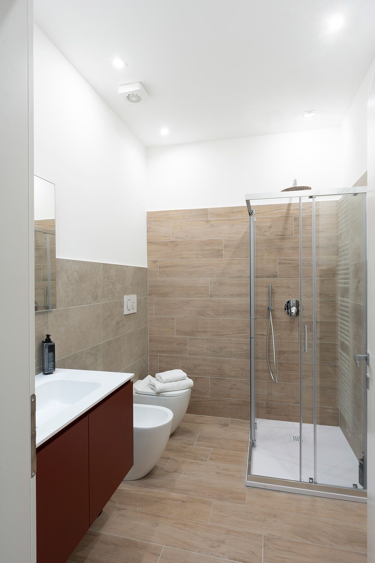 Una cassaforte in camera, tende oscuranti, insonorizzazione