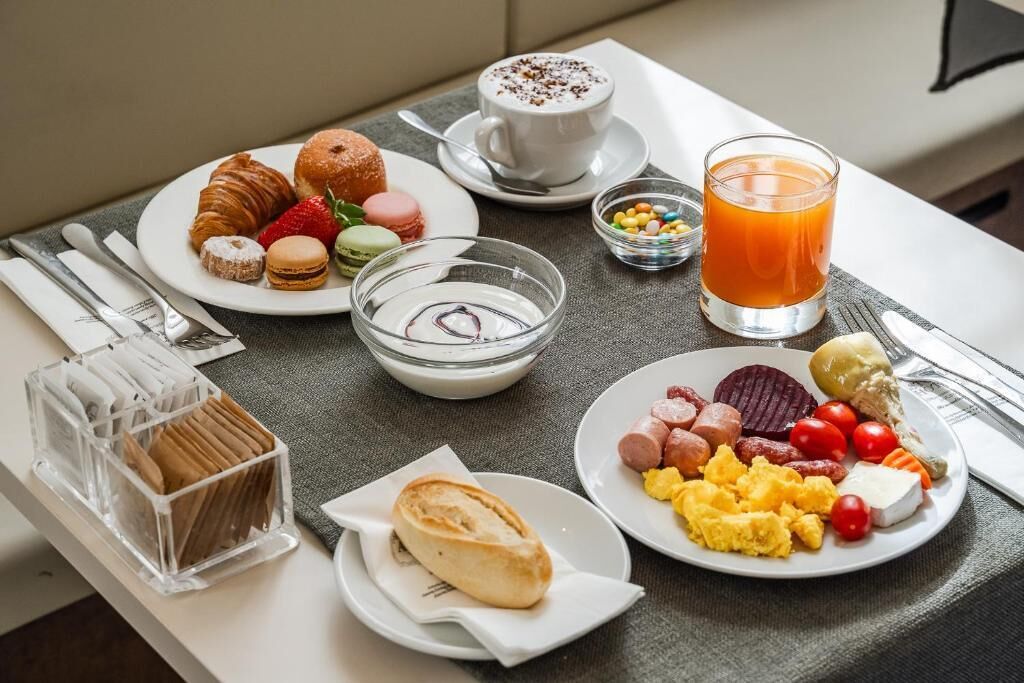 Tägliches Frühstücksbuffet gegen Gebühr