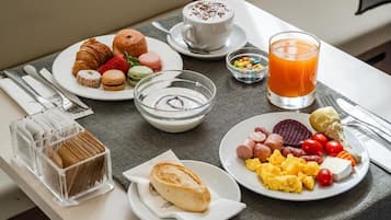 Tägliches Frühstücksbuffet gegen Gebühr