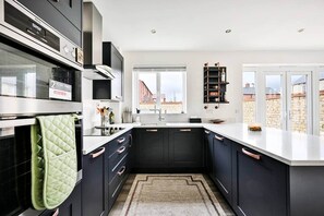 冰箱、微波炉、烤箱、炉灶