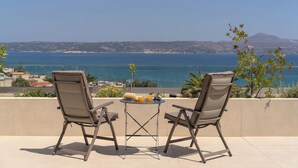 Property grounds - AmphiMatrion, Kriti penthouse luxury apartment, w/ hot tub and Sea View (C5XG+MHV Kalyves, Greece)