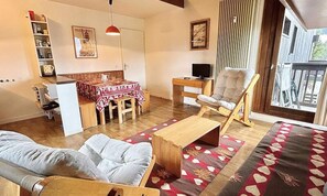 Living area - Apartment in Megeve With Mont Charvin View (Megeve)