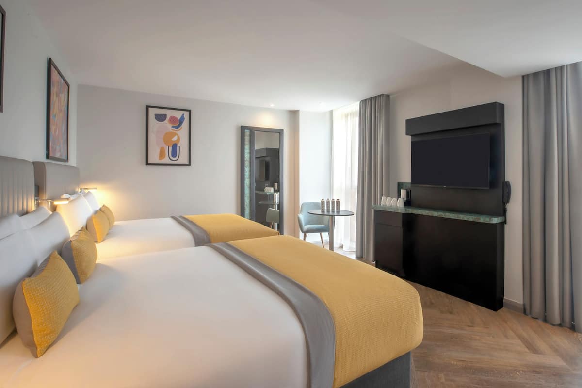 Deluxe Double Double Room | Desk, soundproofing, iron/ironing board, WiFi (free)