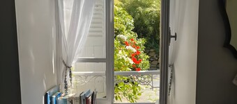 Guest Room 'Île de Bréhat' with Private Terrace and Wi-Fi