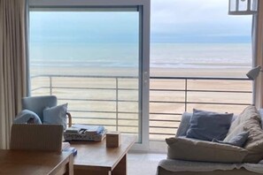 Living area - A beautiful and comfortable apartment with a magnificent view of the North Sea (Koksijde)