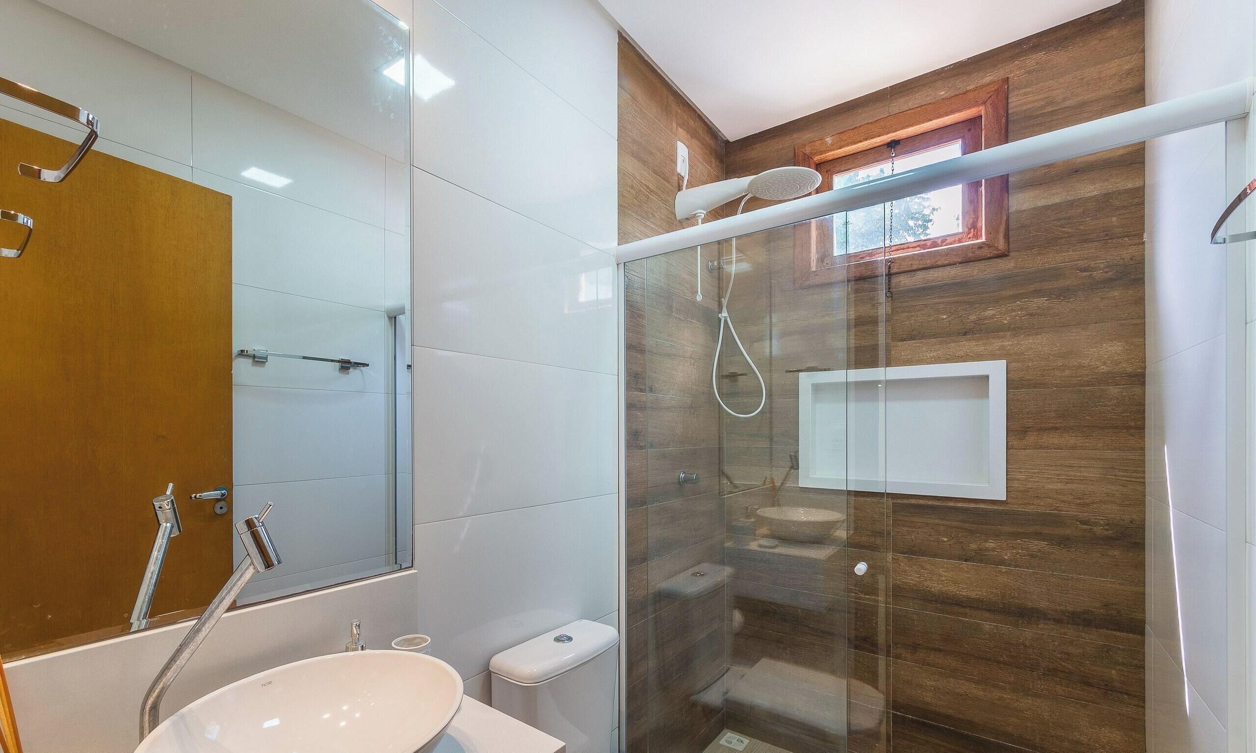 Basic Apartment | Bathroom