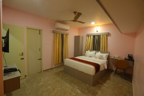 Deluxe Double Room, Balcony, Lake View | Free WiFi