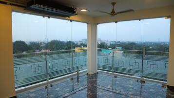 Deluxe Double Room, Balcony, Lake View | Free WiFi