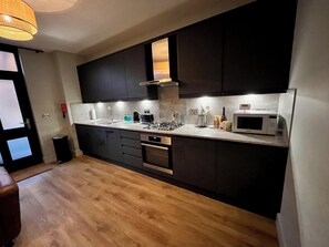 Private kitchen - Beach Retreat | Stylish 1-Bed in Canford Cliffs (Poole)