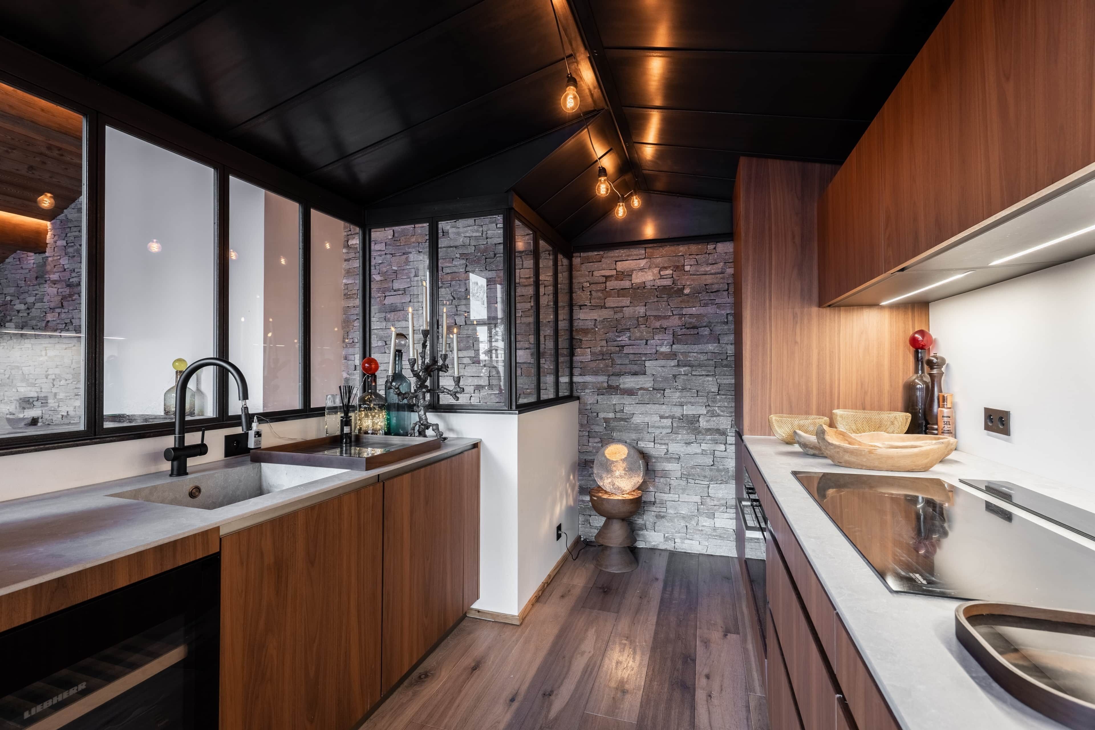 Kylskåp, ugn, spishäll och diskmaskin