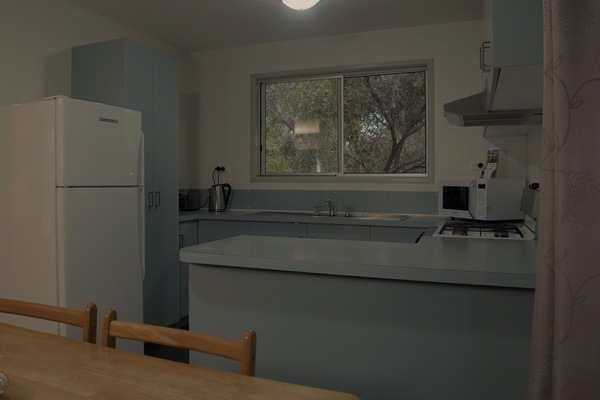 Family Cottage, Garden View | Private kitchen | Microwave