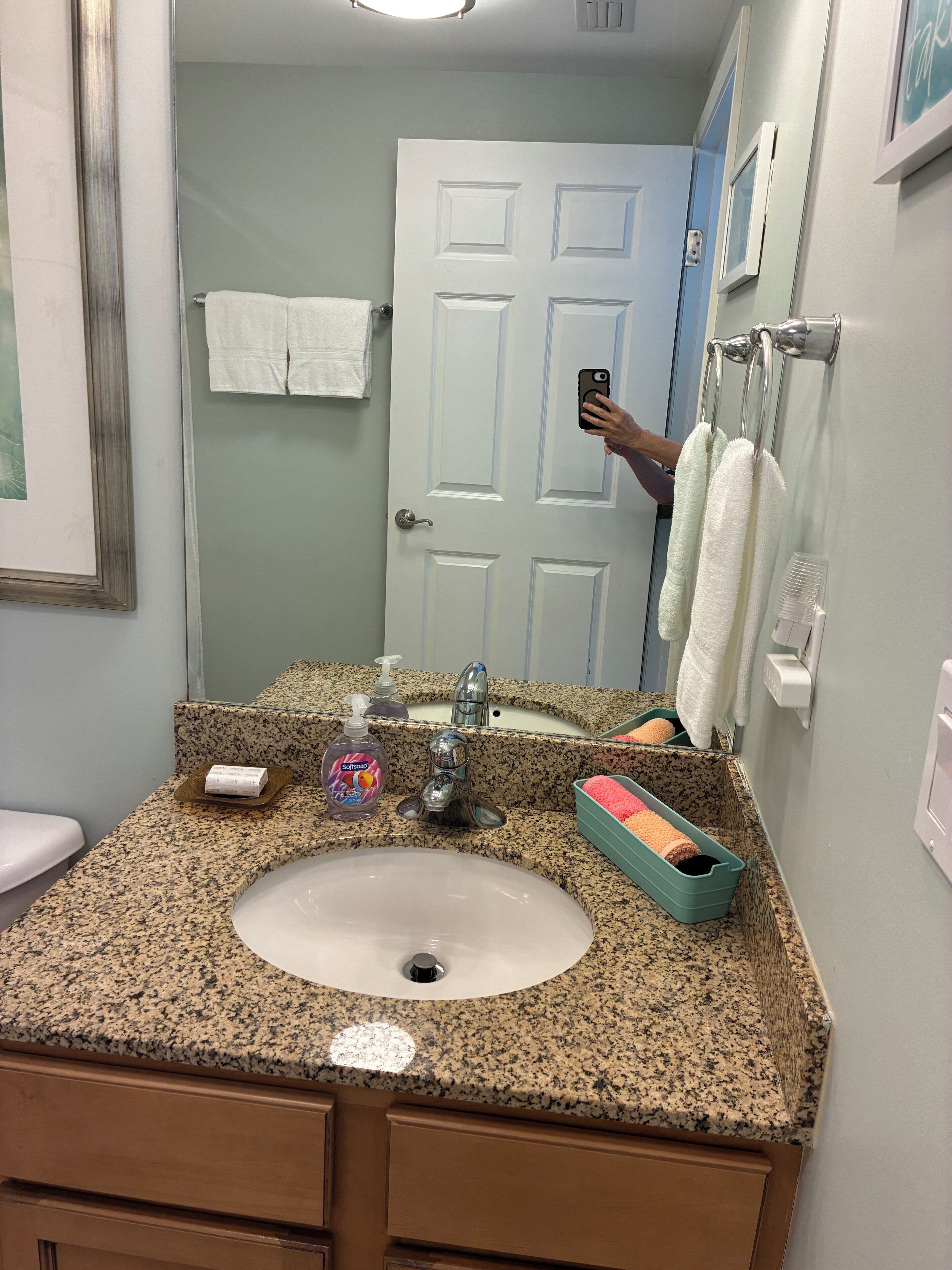 Dusch, hårtork, handdukar och tvål