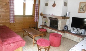 Living area - Apartment in Bouchet Valley Near Ski Trails (Le Grand-Bornand)