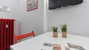 Apartment (2 Bedrooms) | Dining room