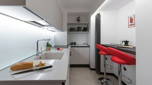 Căn hộ (2 Bedrooms) | Bếp riêng | Lò vi sóng, lò nướng, ấm điện, bàn ăn 