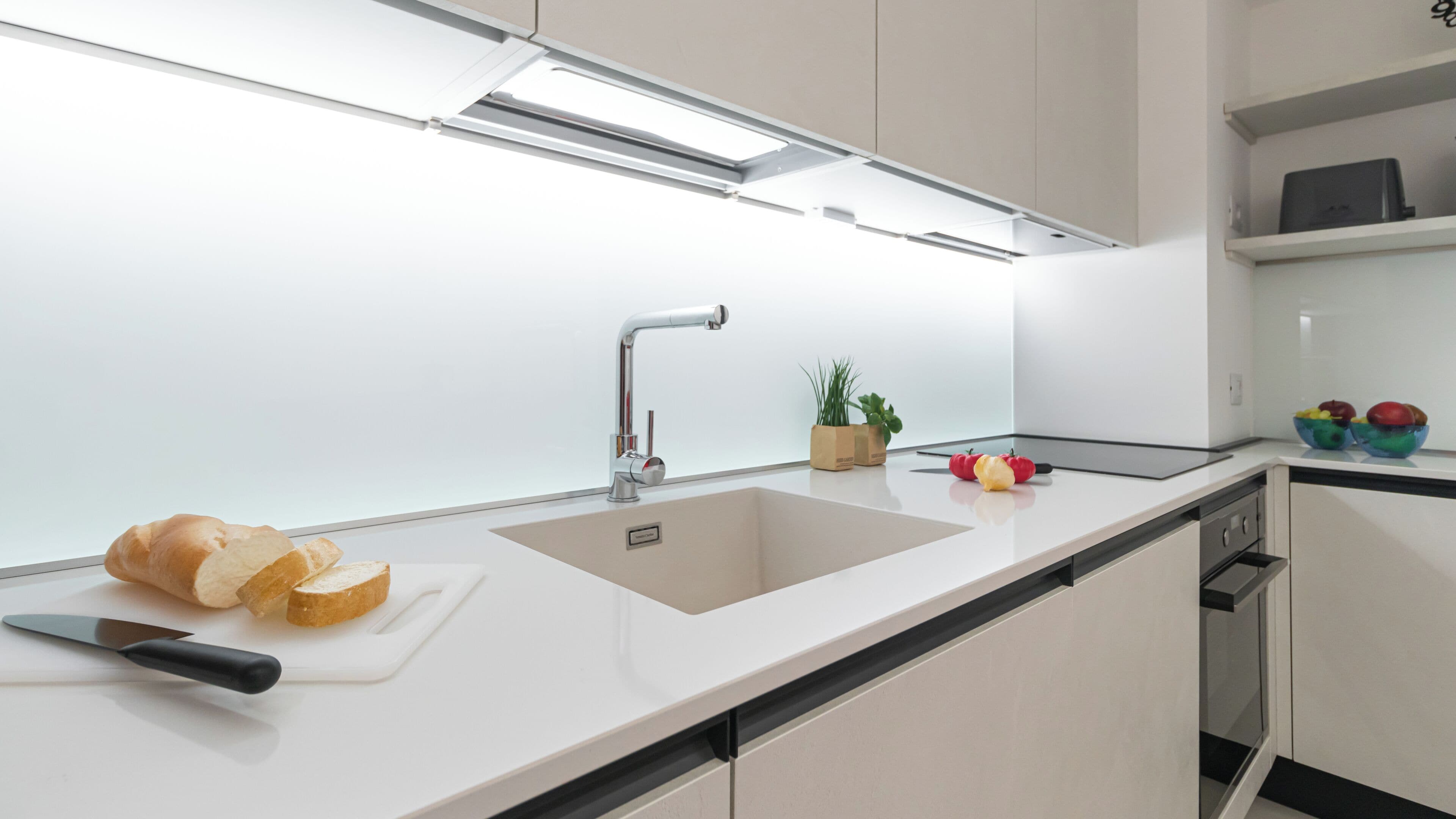 Apartment (2 Bedrooms) | Private kitchen | Microwave, oven, electric kettle, dining tables