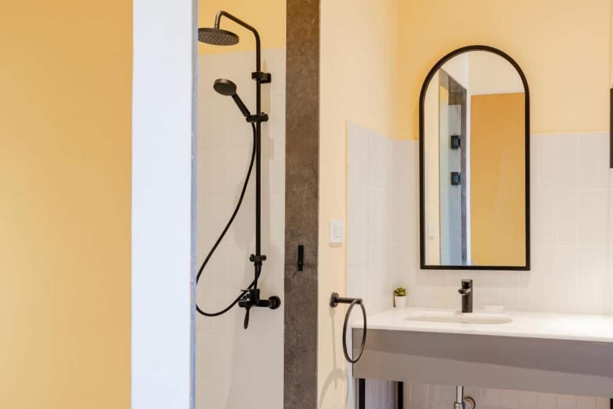 Shower, free toiletries, towels, soap