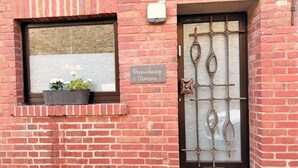 A brick building with a window and a door. - Cozy vacation apartment in Nideggen-Berg (Nideggen)