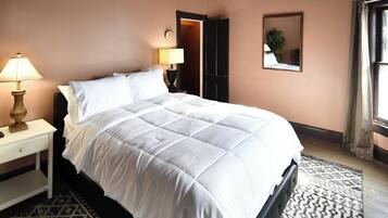 5 bedrooms, iron/ironing board, free WiFi, bed sheets