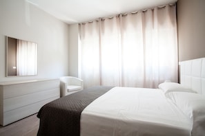 In-room safe, soundproofing, iron/ironing board, free WiFi - Astoria Suite Apartments (Bologna)