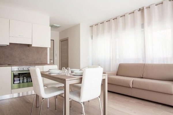 Suite Bilocale 2 persone | Area soggiorno | TV a schermo piatto