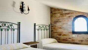 Iron/ironing board, free WiFi, bed sheets