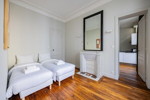 2 habitaciones, tabla de planchar con plancha, wifi y ropa de cama 
