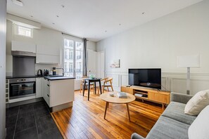 TV - Neuilly sur Seine - 2 chambres (Neuilly-sur-Seine)